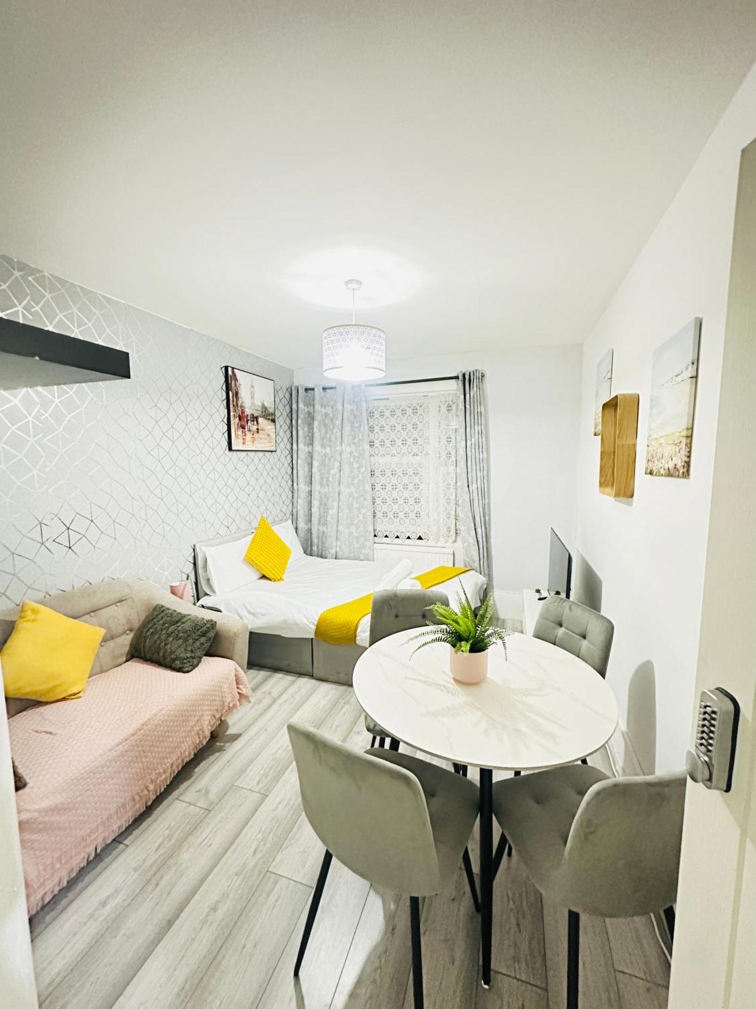Flat In Aldgate East, * Londen