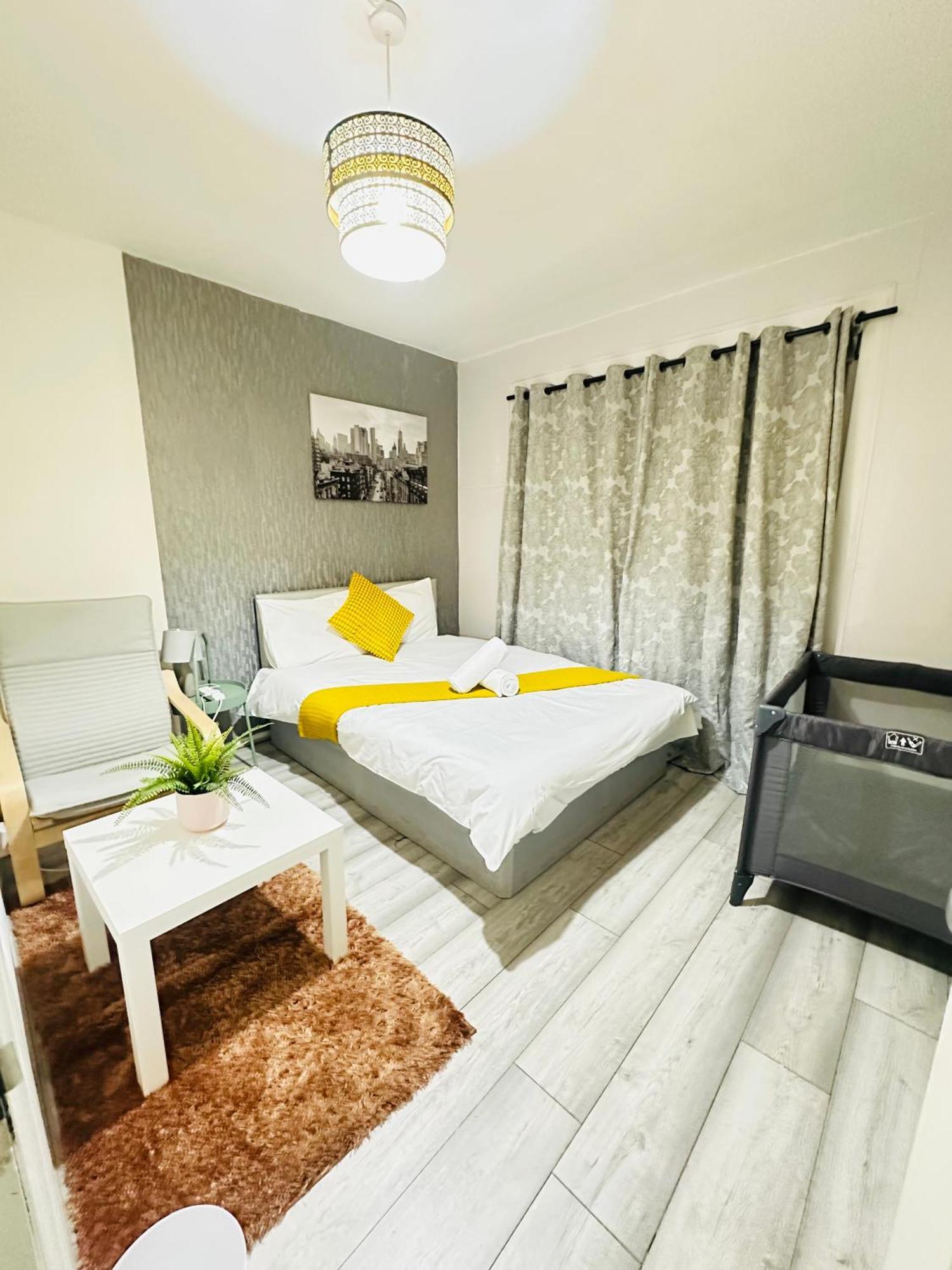 Flat In Aldgate East, * Londen